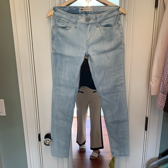 Levi’s light wash 711 jeans - Picture 5 of 6